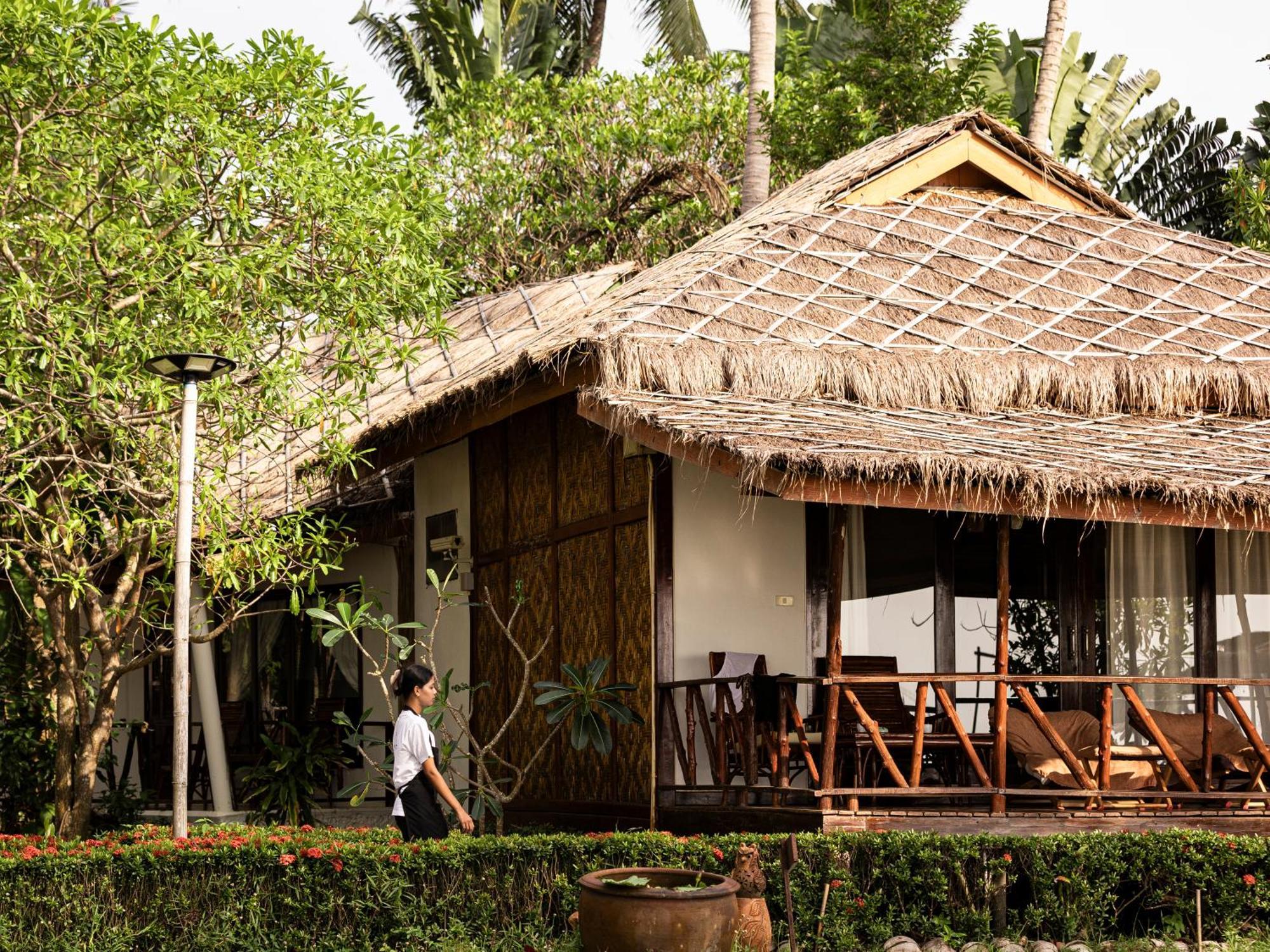 Lipa Lodge Beach Resort Lipa Noi Exteriör bild