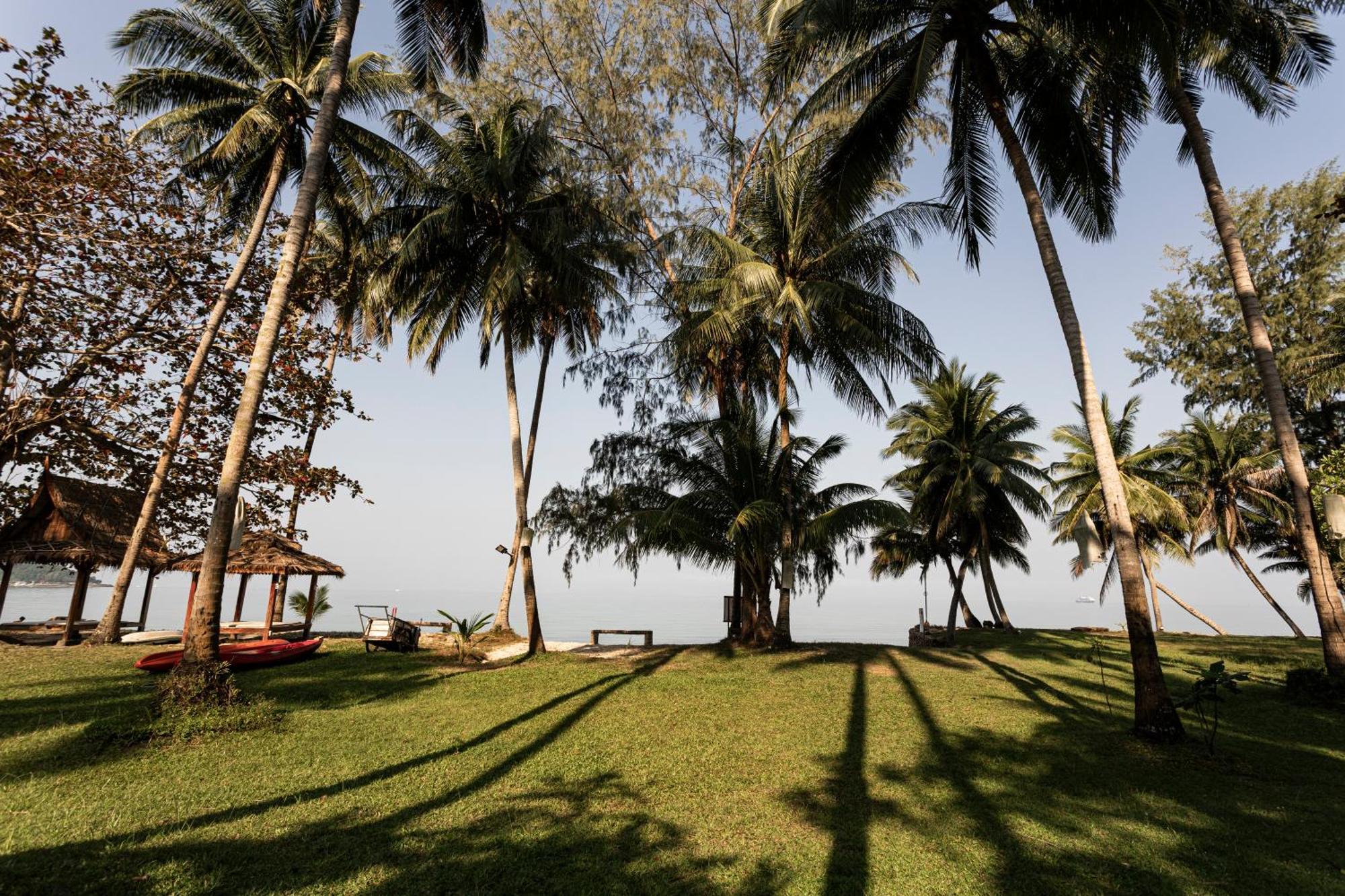 Lipa Lodge Beach Resort Lipa Noi Exteriör bild